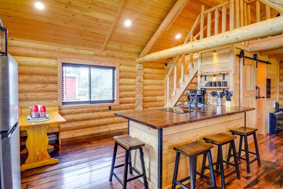 Near Trails and Rivers! Trybett Cabin in Forks Cabin in Forks