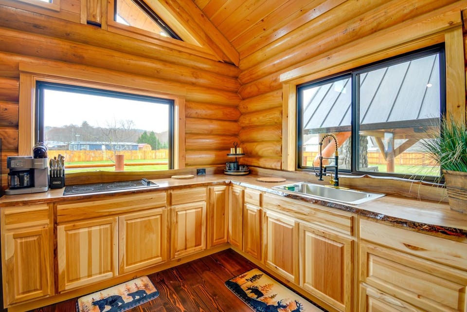 Pavilion with Hot Tub! Trybett Cabin 2 in Forks Cabin in Forks