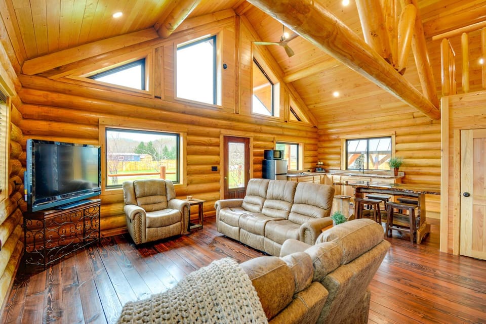 Pavilion with Hot Tub! Trybett Cabin 2 in Forks Cabin in Forks