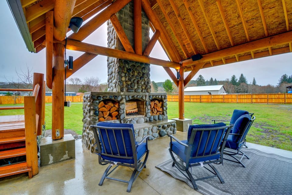 Pavilion with Hot Tub! Trybett Cabin 2 in Forks Cabin in Forks