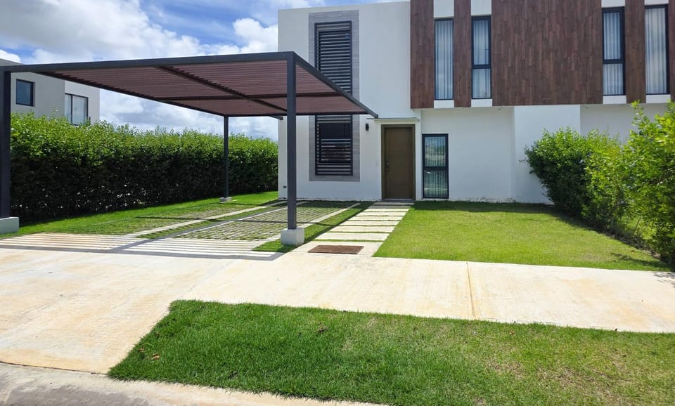Facade/entrance, Day