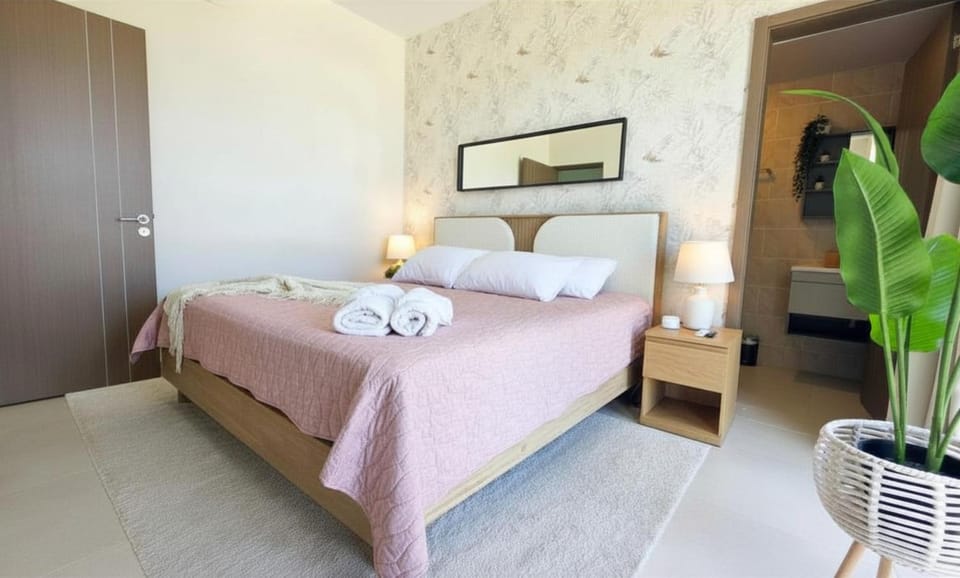 Bed, Decorative detail, Bedroom, towels