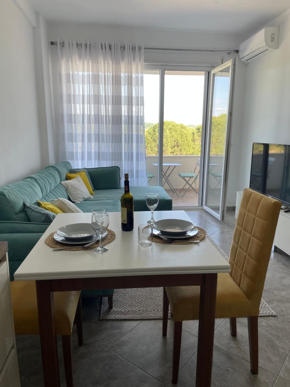 Living room, Dining area