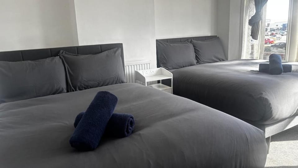 Tranquil Hideaway with Hot Tub and Pool Table Apartment in Cardiff