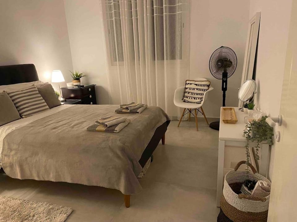 Esmie Apartment - ocean and sunset views Apartment in Tala