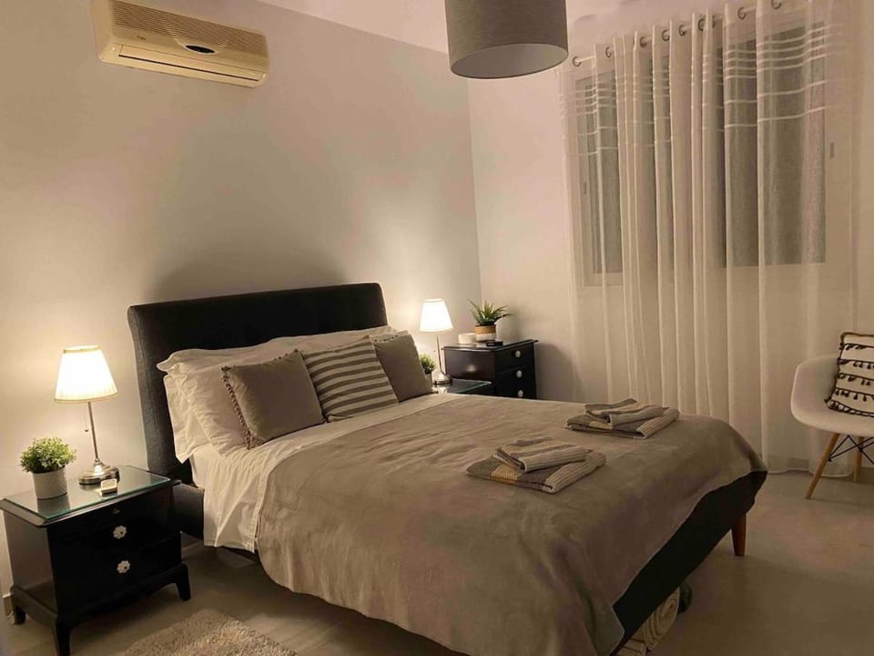 Esmie Apartment - ocean and sunset views Apartment in Tala