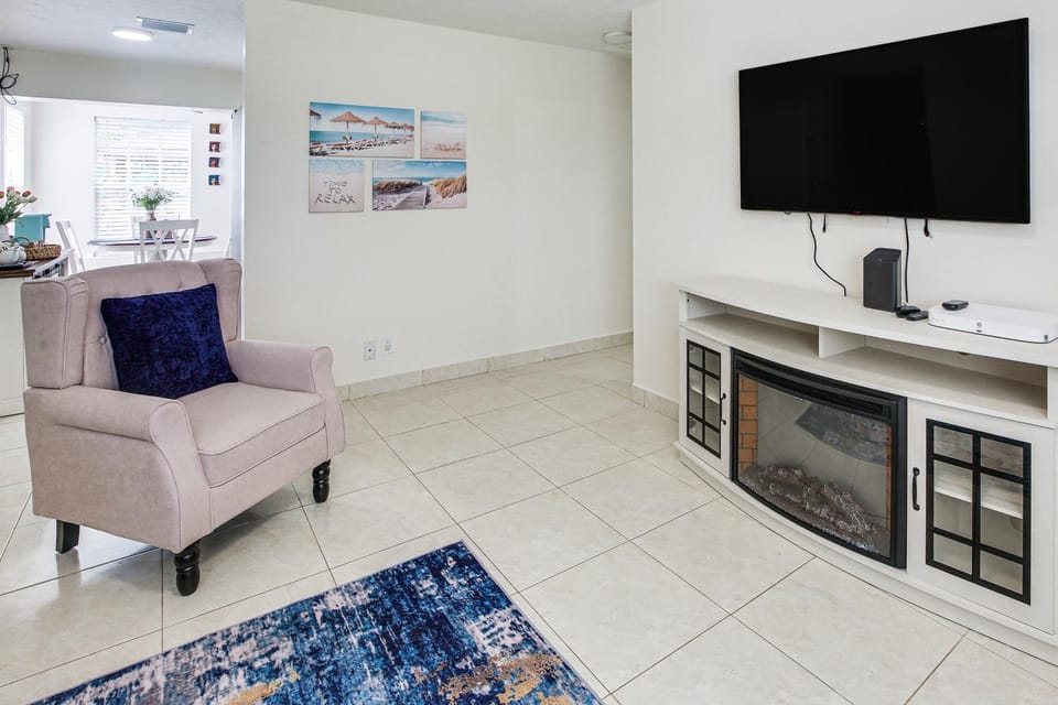 Explore West Palm Beach! Retreat w/ Yard + Patio House in West Palm Beach