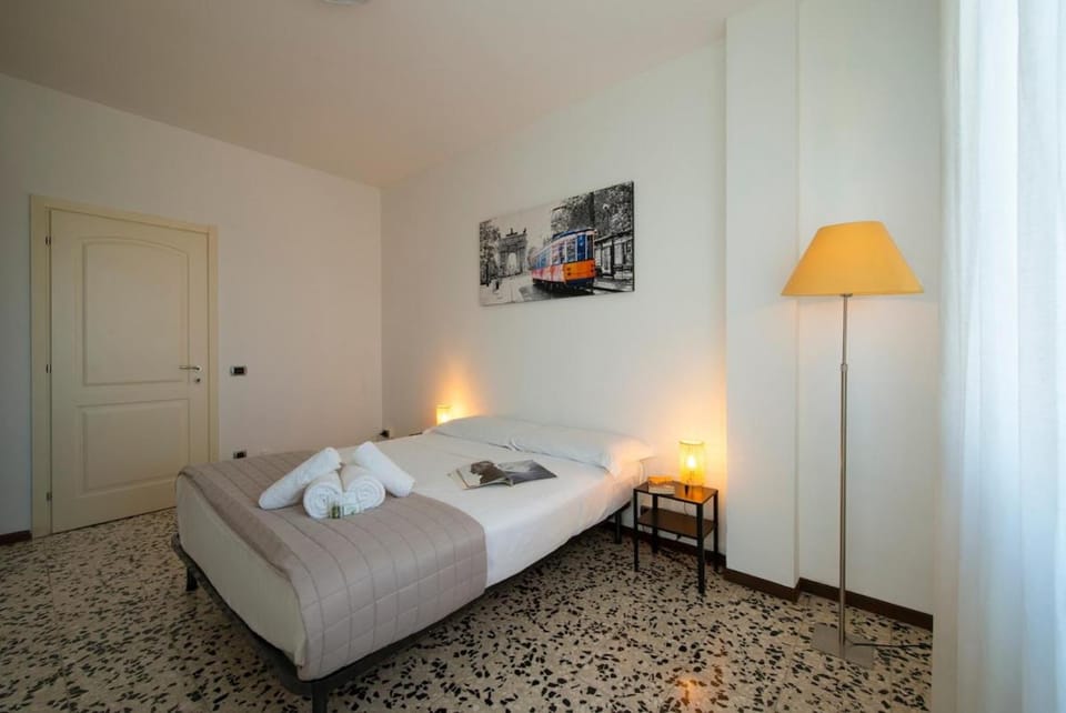 Charming Two-Room Apartment with View of San Siro Stadium Upper Floor Apartment in Milan
