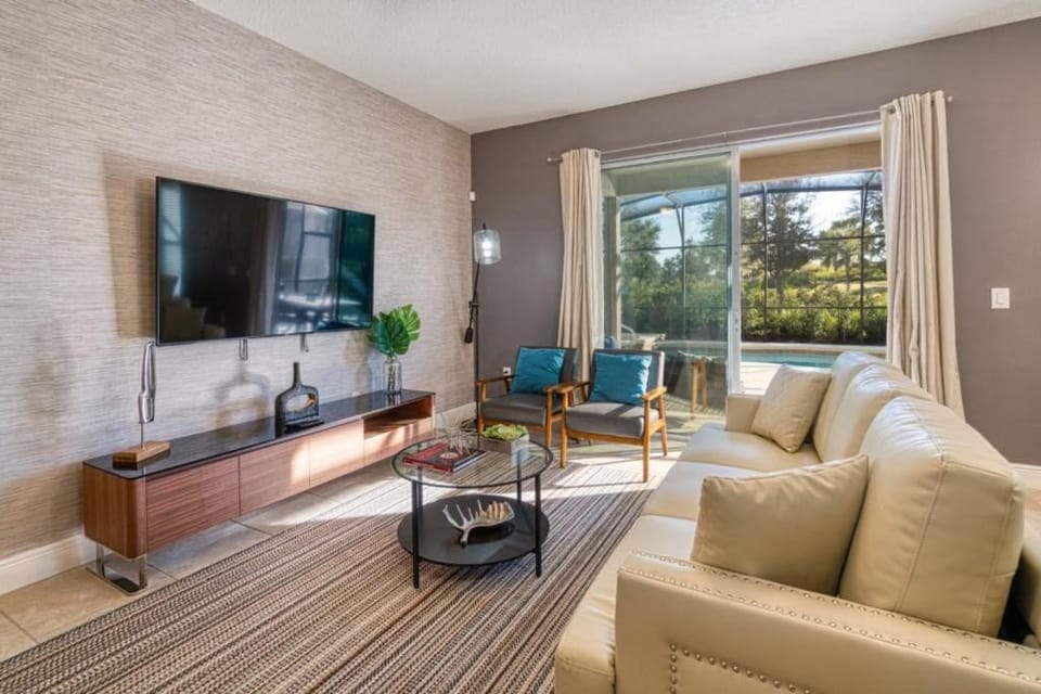 Solterra 6BR Private Pool & 4 Ensuites Villa in Polk County