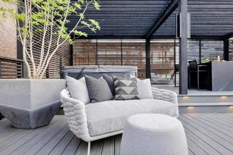 PrivateRooftopPatio-HotTub-FirePit-WetBar-Downtown House in Ohio City