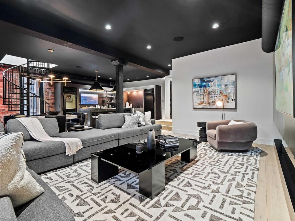 PrivateRooftopPatio-HotTub-FirePit-WetBar-Downtown Apartment in Ohio City