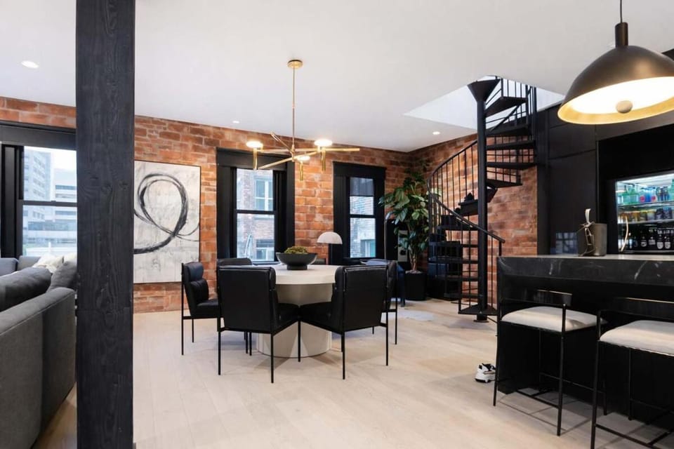 PrivateRooftopPatio-HotTub-FirePit-WetBar-Downtown House in Ohio City