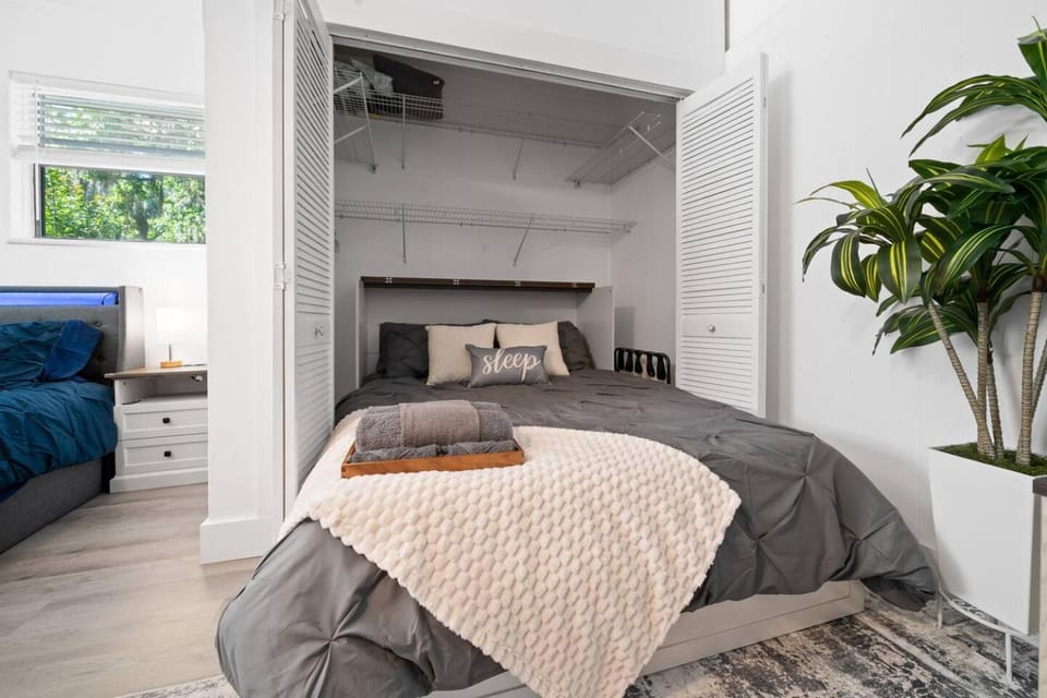 Bed, Bedroom