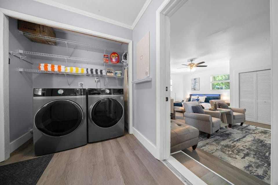 Living room, Seating area, washing machine, dryer