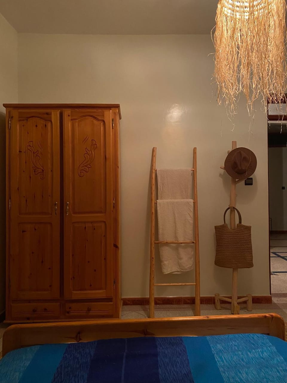 Photo of the whole room, Bedroom, towels, wardrobe