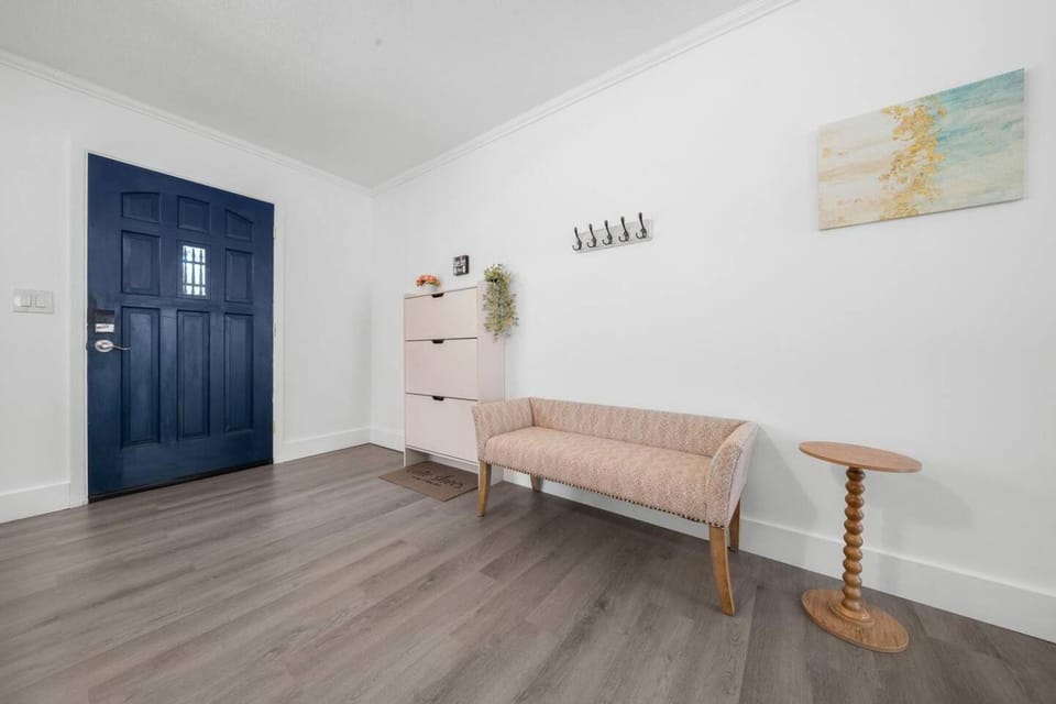 Facade/entrance, Seating area