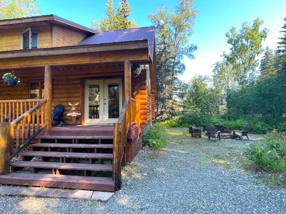 Beautiful Log Home with Access to the Kenai River House in Ridgeway