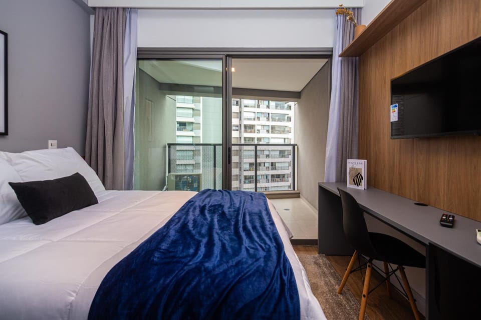 Bed, TV and multimedia, Photo of the whole room