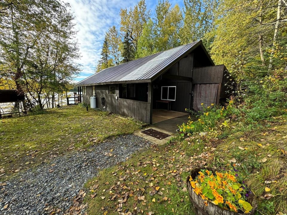 Kivi Lake Cottage in Nikiski House in Nikiski