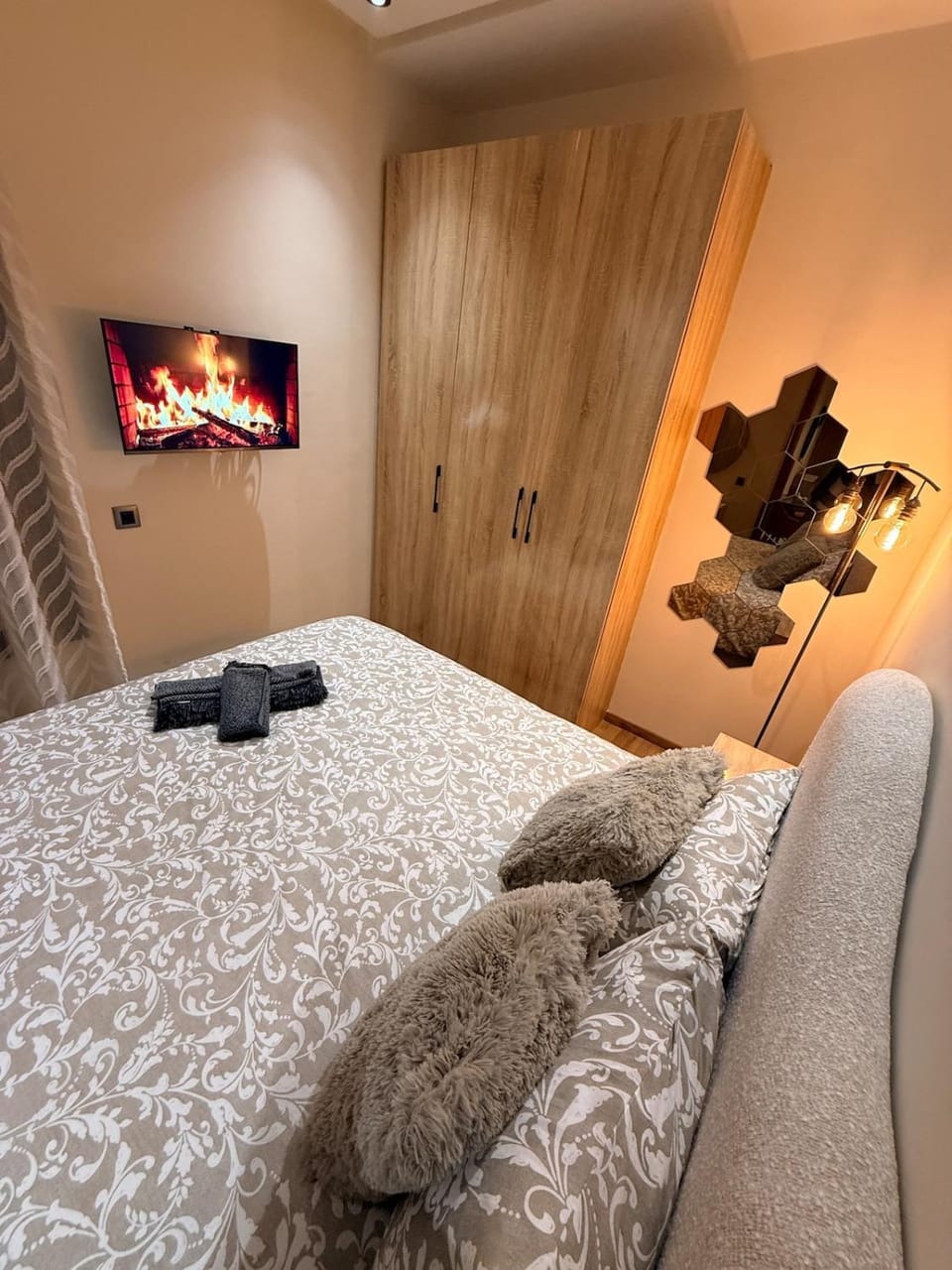 Bed, Photo of the whole room, Bedroom, wardrobe