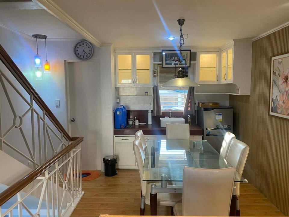 Townhouse in Bacoor 3BR Family-Friendly Apartment in Bacoor