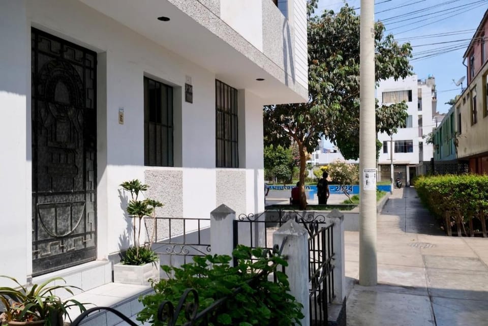 El Azulejo Spacious room,beautiful private bathroom Apartment in Santiago de Surco