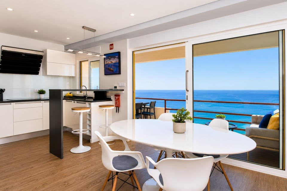 Natural landscape, View (from property/room), Kitchen or kitchenette, Seating area, Dining area, Sea view