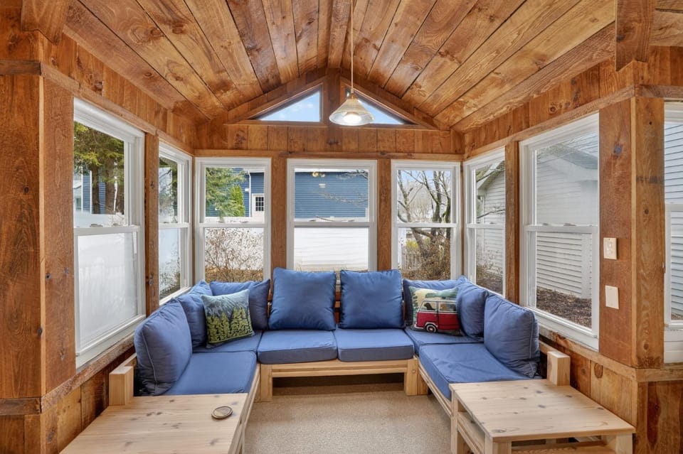 Saratoga Cottage - 2BR Near Track & Lake home House in Saratoga Springs