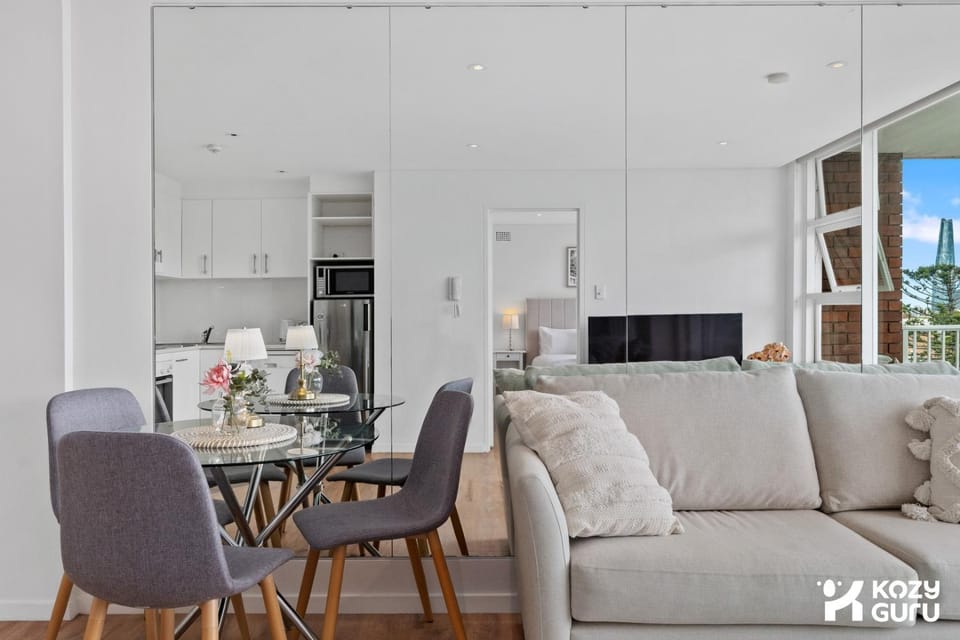 KozyGuru | Iconic Panorama | Harbour Front Living Apartment in Sydney