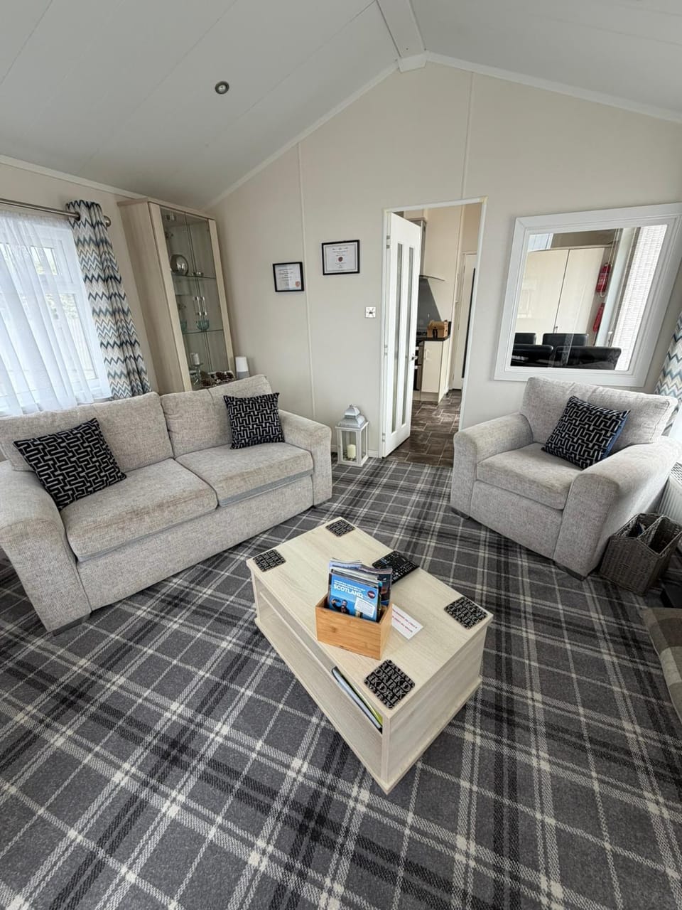 Living room, Seating area, internet