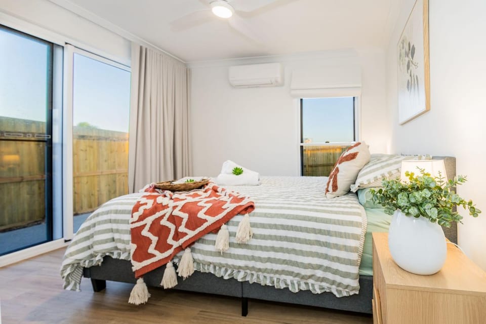 Bedroom, air conditioner