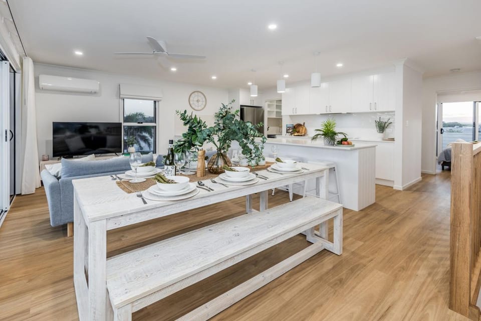 TV and multimedia, Kitchen or kitchenette, Dining area