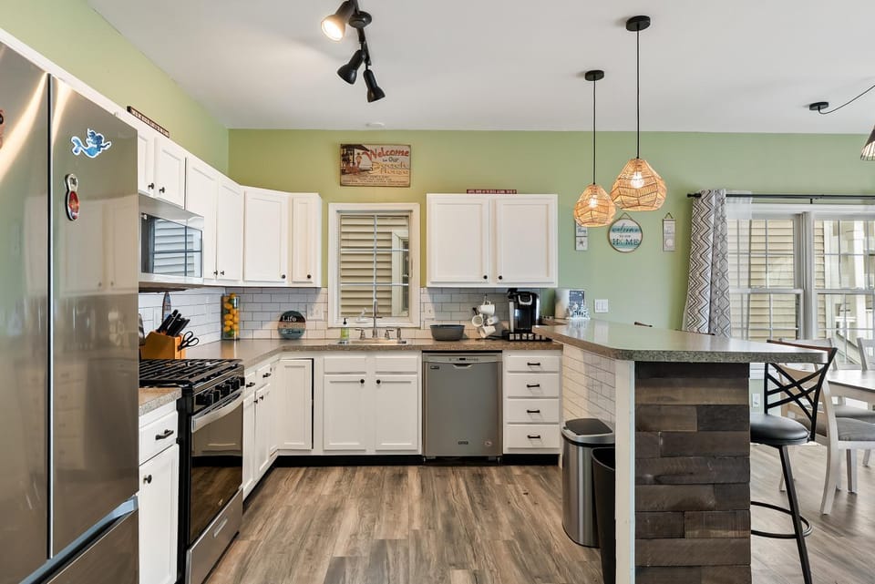 Escape to Wildwood Marina in a Modern 3 Bedroom Condo with Stunning Bay Views Apartment in Wildwood
