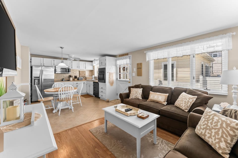 2BR Steps from Wildwood Beach with Private Outdoor Dining and Shower Apartment in Wildwood Crest