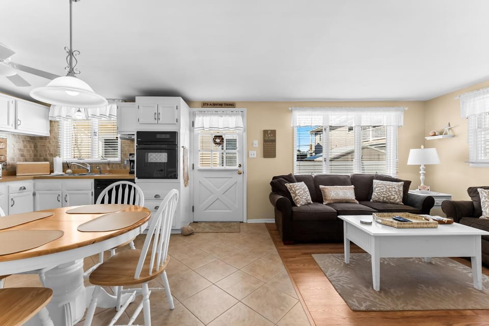 2BR Steps from Wildwood Beach with Private Outdoor Dining and Shower Apartment in Wildwood Crest