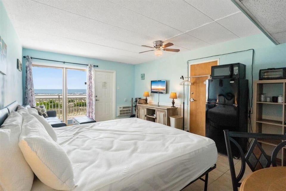 Studio Condo with Pool & Beach Access Apartment in Wildwood Crest