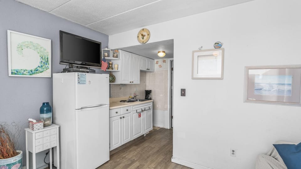 Oceanview Condo Steps from Beach & Boardwalk in North Wildwood Apartment in North Wildwood