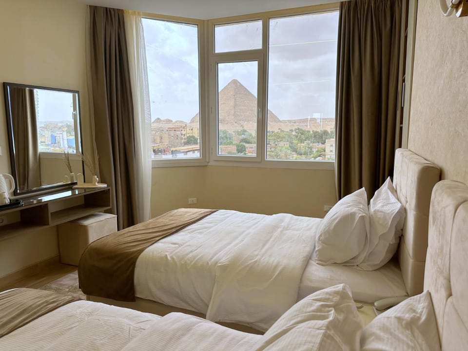 Bed, TV and multimedia, Living room, Photo of the whole room, Seating area, Bedroom