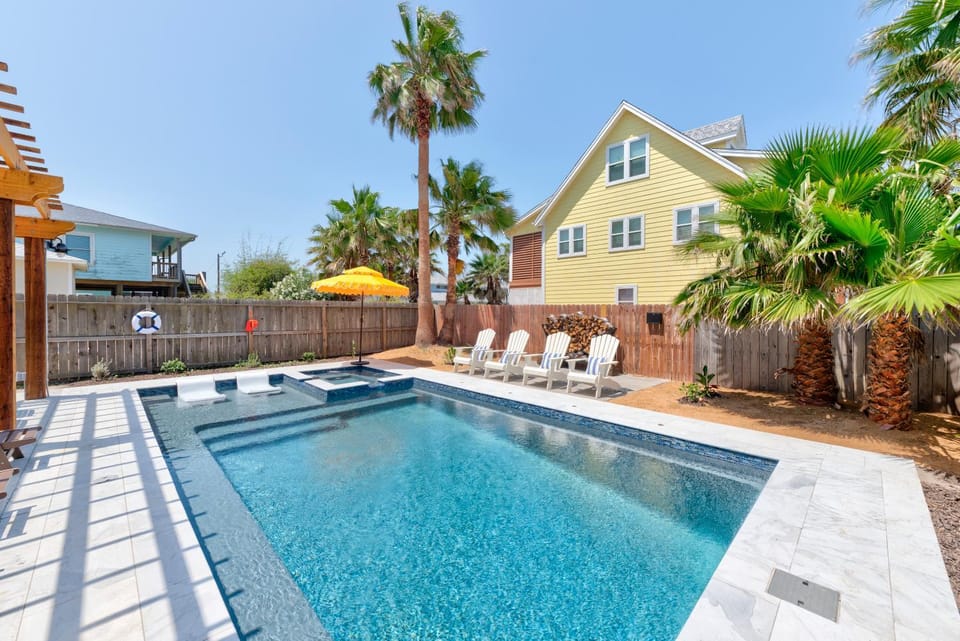 Day, Natural landscape, Summer, Seating area, Swimming pool