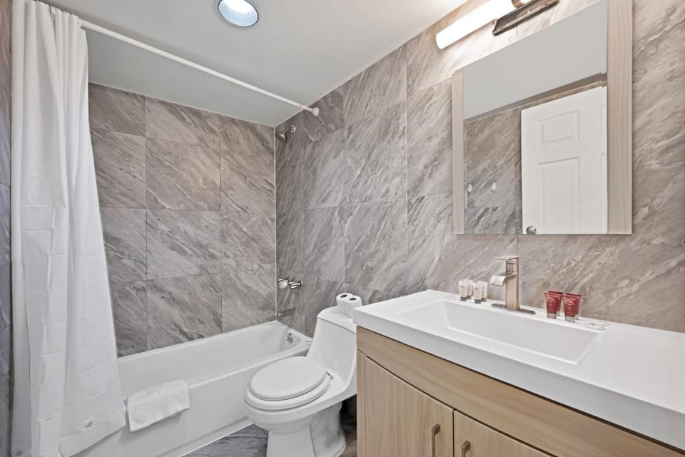 Toilet, Bath