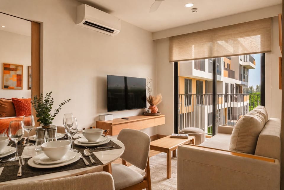 TV and multimedia, Living room, Seating area, Dining area, air conditioner