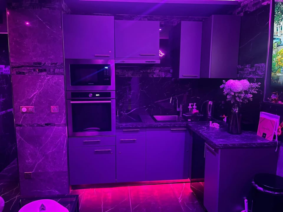 spapurple95 Suite romantique avec jacuzzi privatif Apartment in Île-de-France