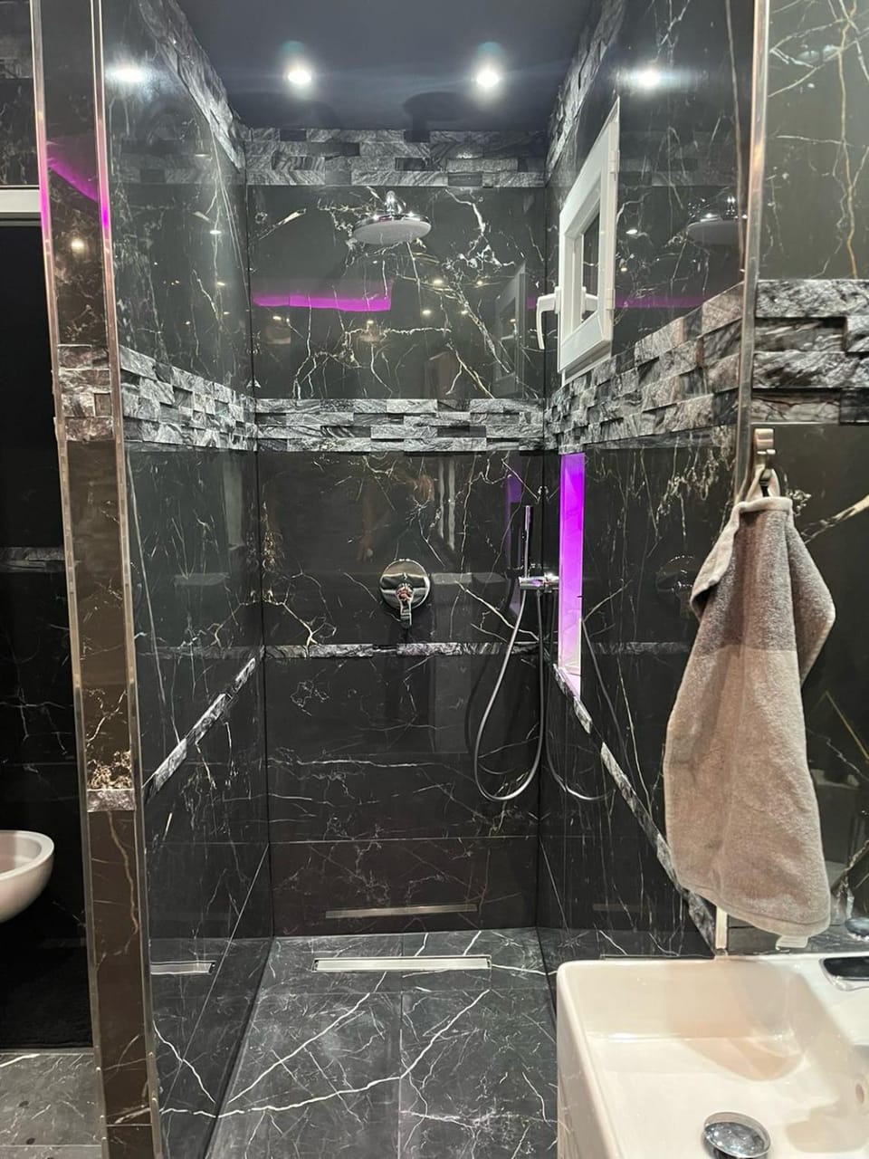 spapurple95 Suite romantique avec jacuzzi privatif Apartment in Île-de-France
