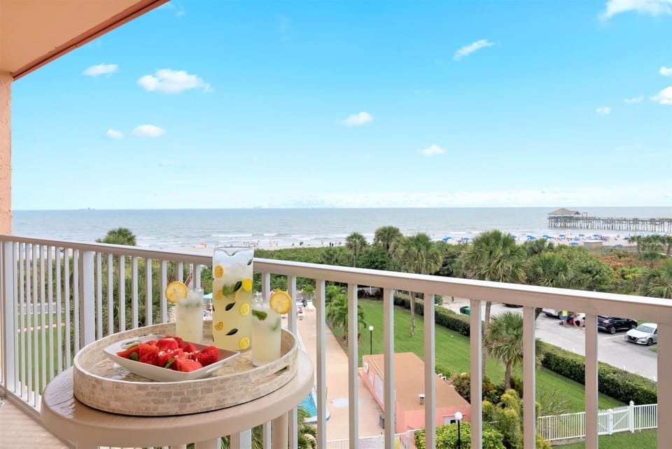 Patio, Day, View (from property/room), Balcony/Terrace, Food and drinks, Dining area, Food, Sea view