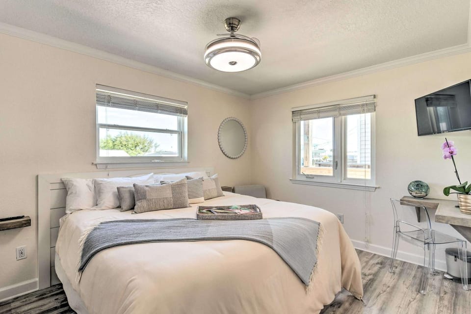 Gulf Shores Beach Condo with Pool House in Gulf Shores