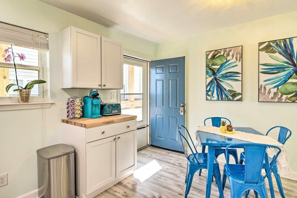 Gulf Shores Beach Condo with Pool House in Gulf Shores