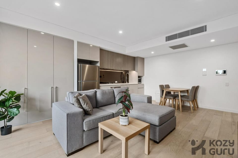 KozyGuru | Roseville | Modern Leafy Retreat Apartment in Sydney