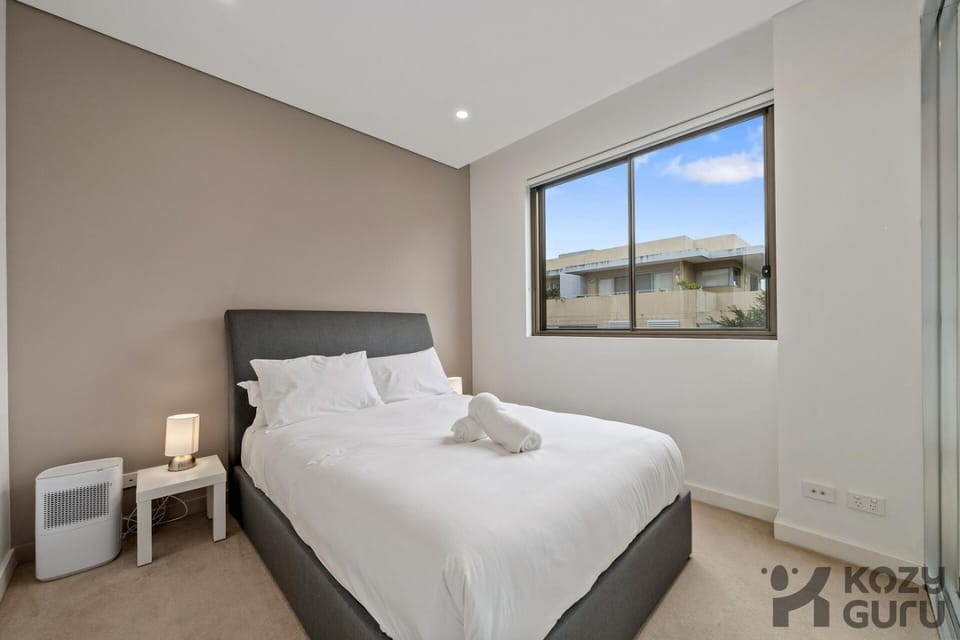 KozyGuru | Roseville | Modern Leafy Retreat Apartment in Sydney