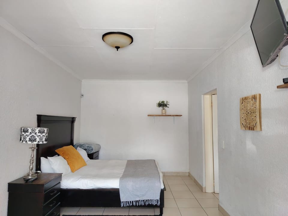 Cozy guestrooms in Midrand 3 Bed and Breakfast in Gauteng