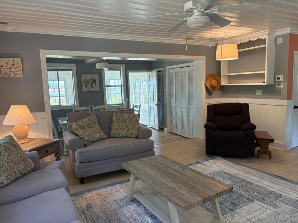 Marshfront Paradise 2BR Marsh Views Close to Beach House in Garden City